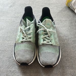 Adidas Ultraboost: mint color size 13 in women’s: ok condition